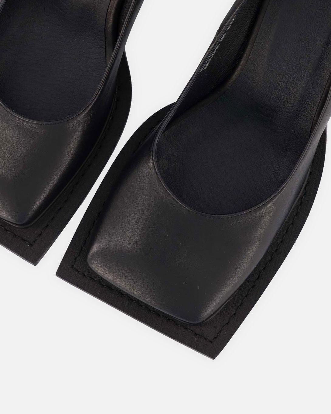 Black Howl Pumps - Ninamounah - Elevastor